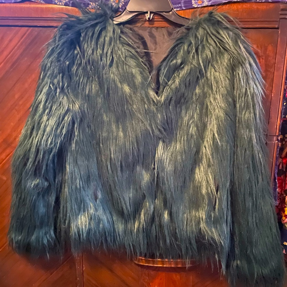 Dark green faux fur jacket - super warm and fuzzy #winterfashion